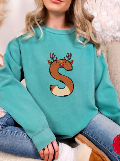 Gildan Christmas Sweatshirt, ''Disney Characters&Christmas Mood'' Design Sweatshirt, Christmas Sweater, Christmas Gift, Holiday Sweater, Cute Sweatshirt